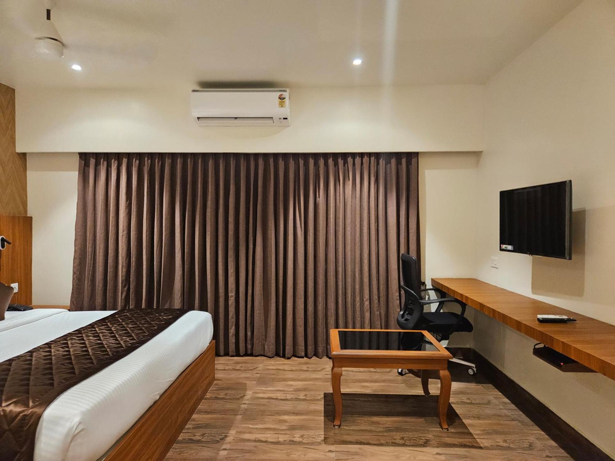 Hotel Pl Grand Karaikudi Exterior foto