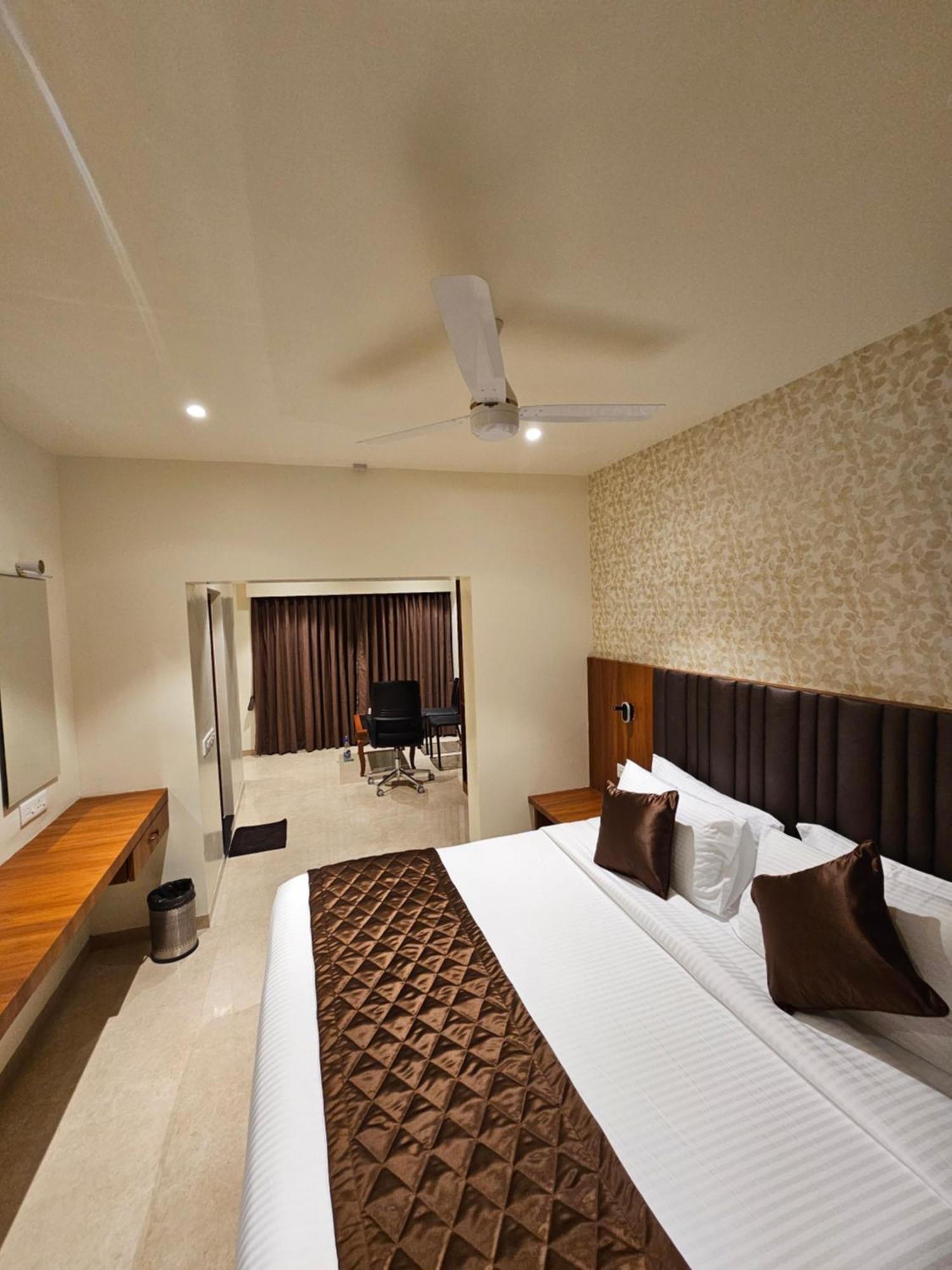 Hotel Pl Grand Karaikudi Exterior foto