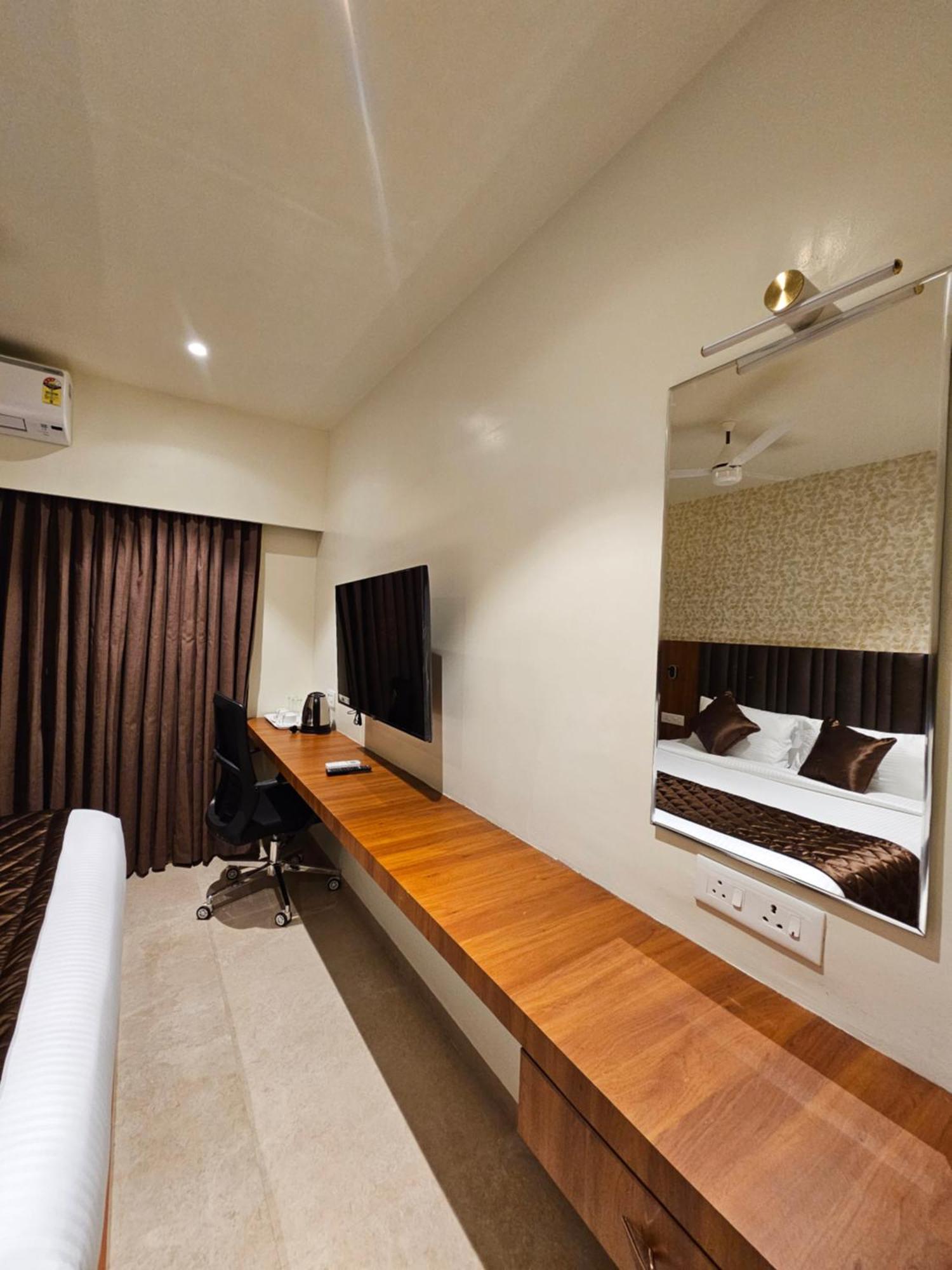 Hotel Pl Grand Karaikudi Exterior foto