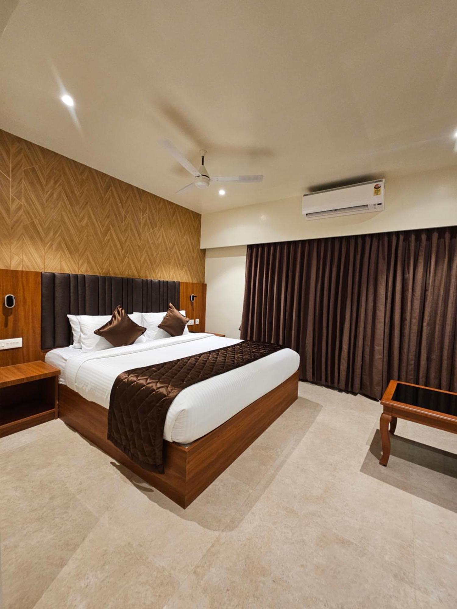 Hotel Pl Grand Karaikudi Exterior foto