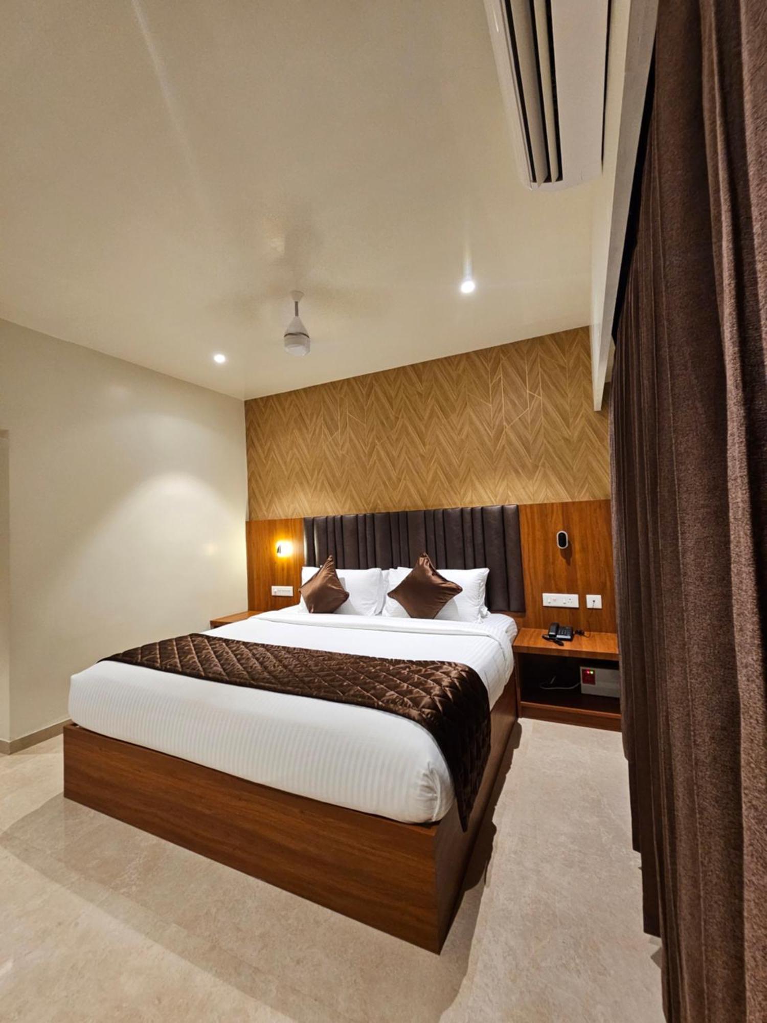 Hotel Pl Grand Karaikudi Exterior foto