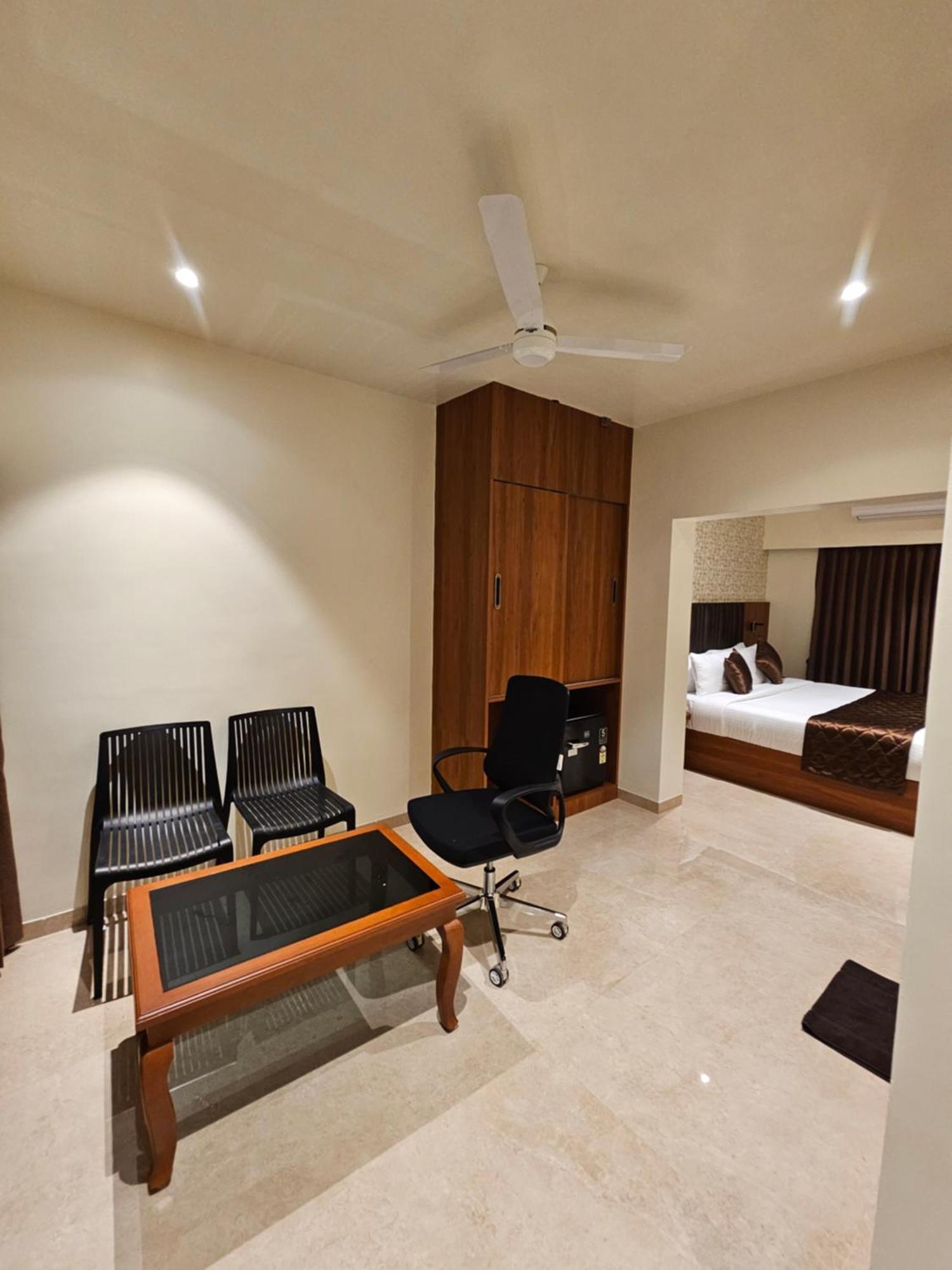 Hotel Pl Grand Karaikudi Exterior foto